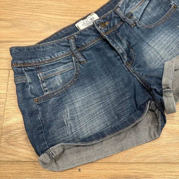 I love H81 Blue Denim Shorts with Stitch and Distressed Detail- Size: 21 - Picture 5 of 14